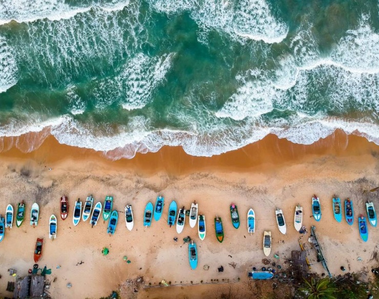 Visit Sri Lanka to Discover a destination with tropical beaches