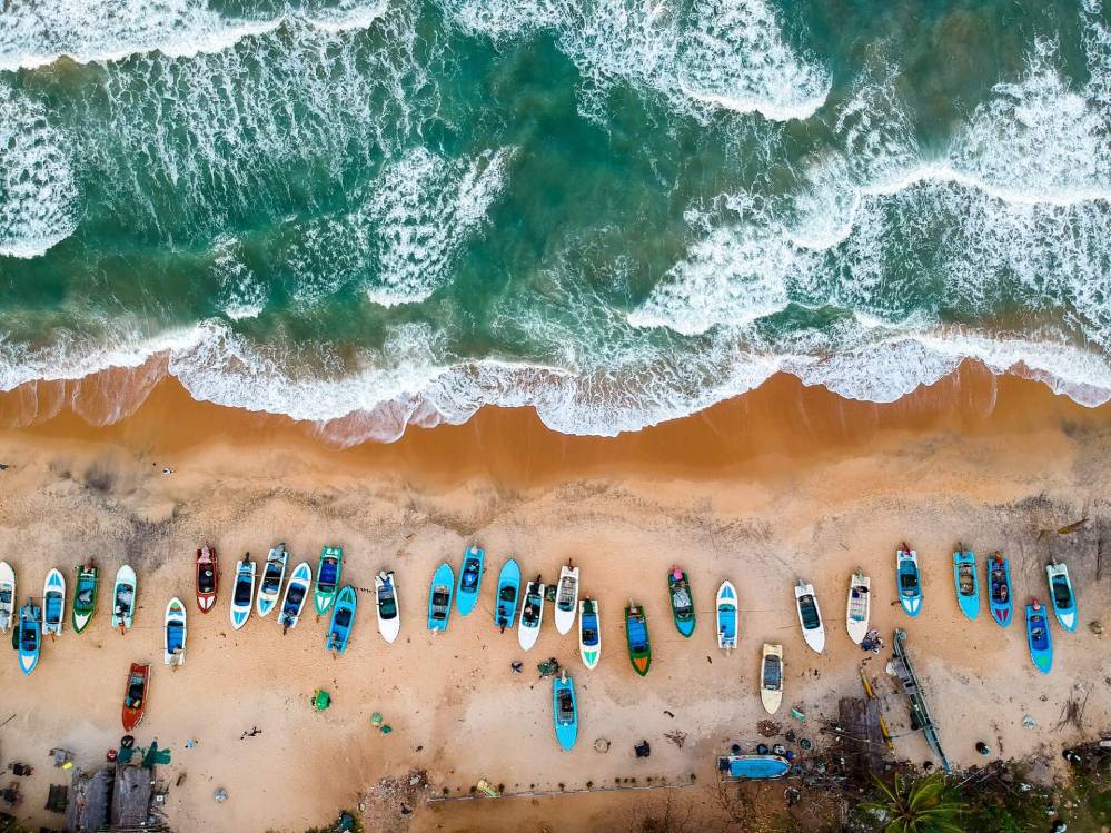 Visit Sri Lanka to Discover a destination with tropical beaches