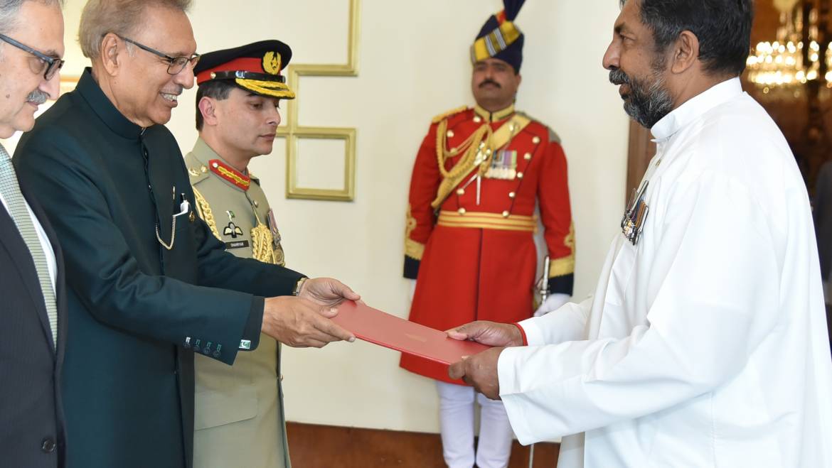 HIGH COMMISSIONER DESIGNATE PRESENTS HIS DIPLOMATIC CREDENTIALS