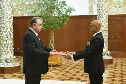 Ambassador of Sri Lanka presents Letters of Credence to the President of the Republic of Tajikistan
